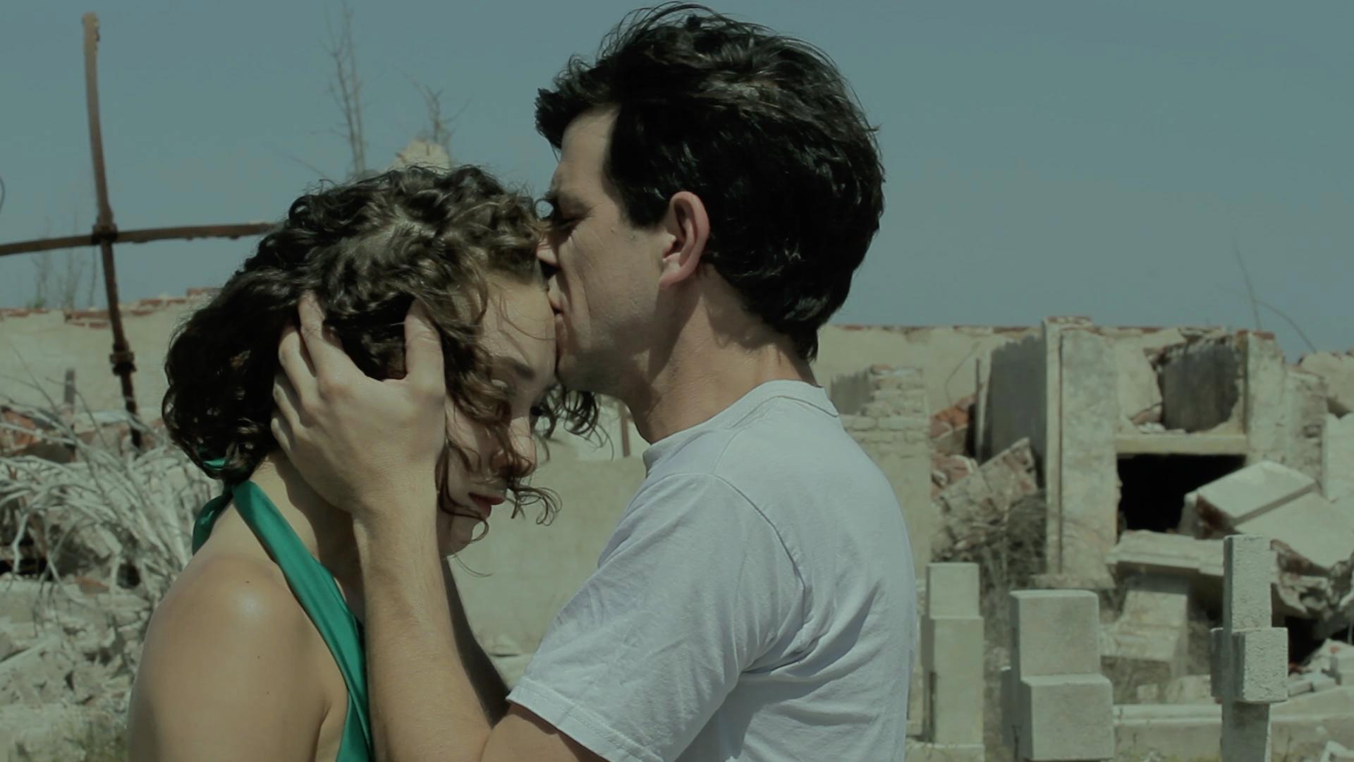 El umbral 2014 movie scene