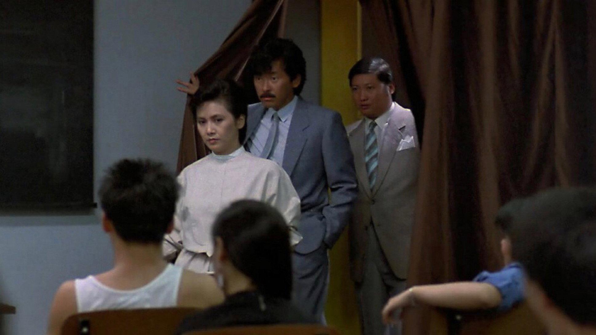 The Owl vs Bombo 1984 movie scene