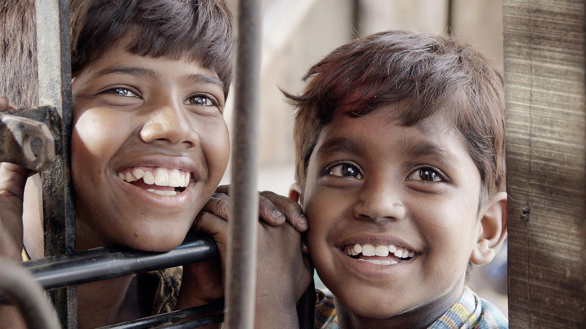 Kaaka Muttai 2015 movie scene
