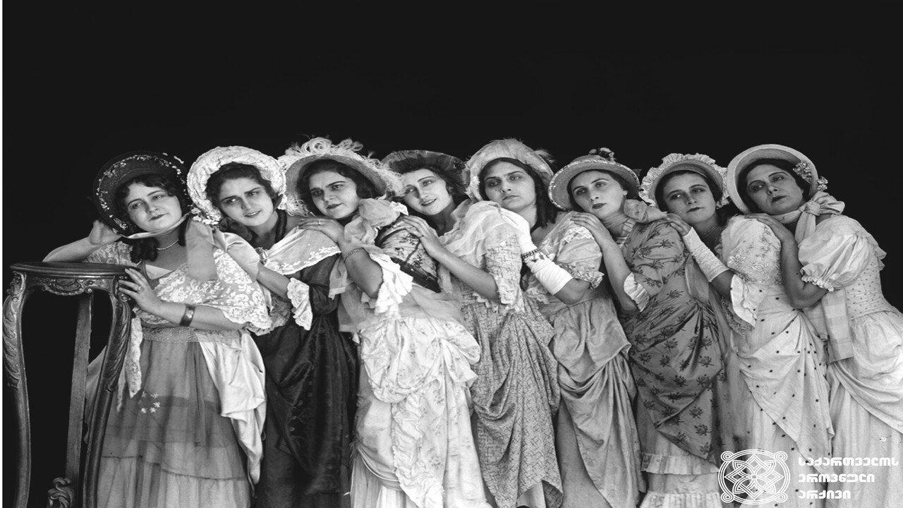 Khanuma 1926 movie scene