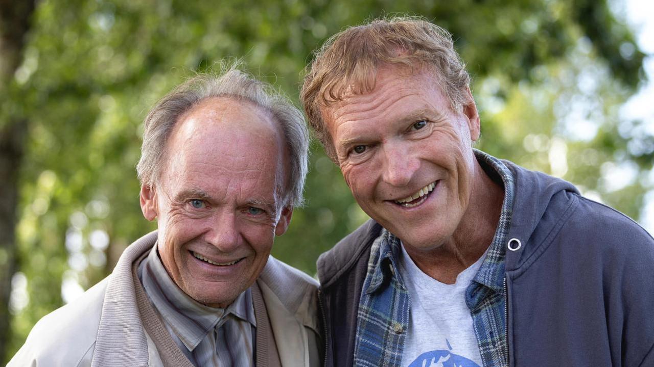 Elling: Ekko av en venn  movie scene