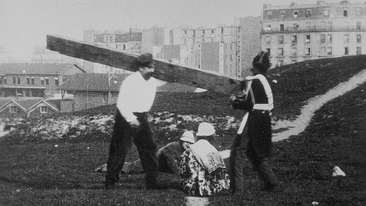Le charpentier maladroit 1897 movie scene