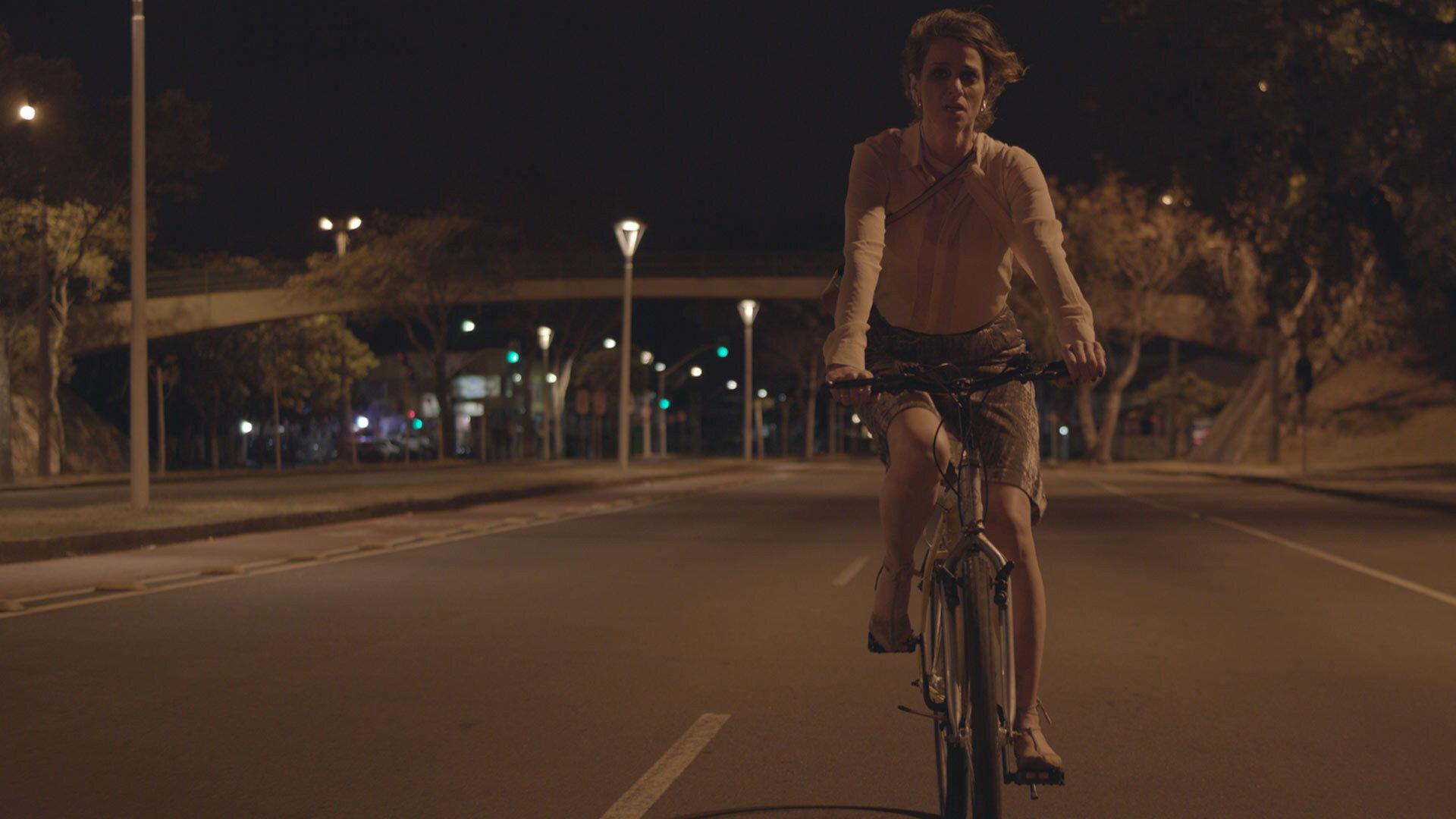 Julieta de Bicicleta 2018 movie scene
