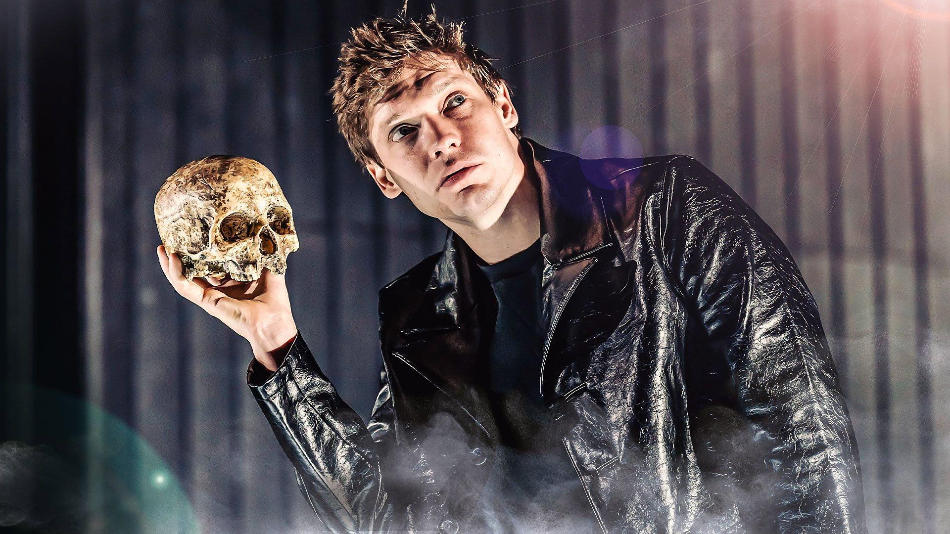Hamlet: Bristol Old Vic Live 2023 movie scene