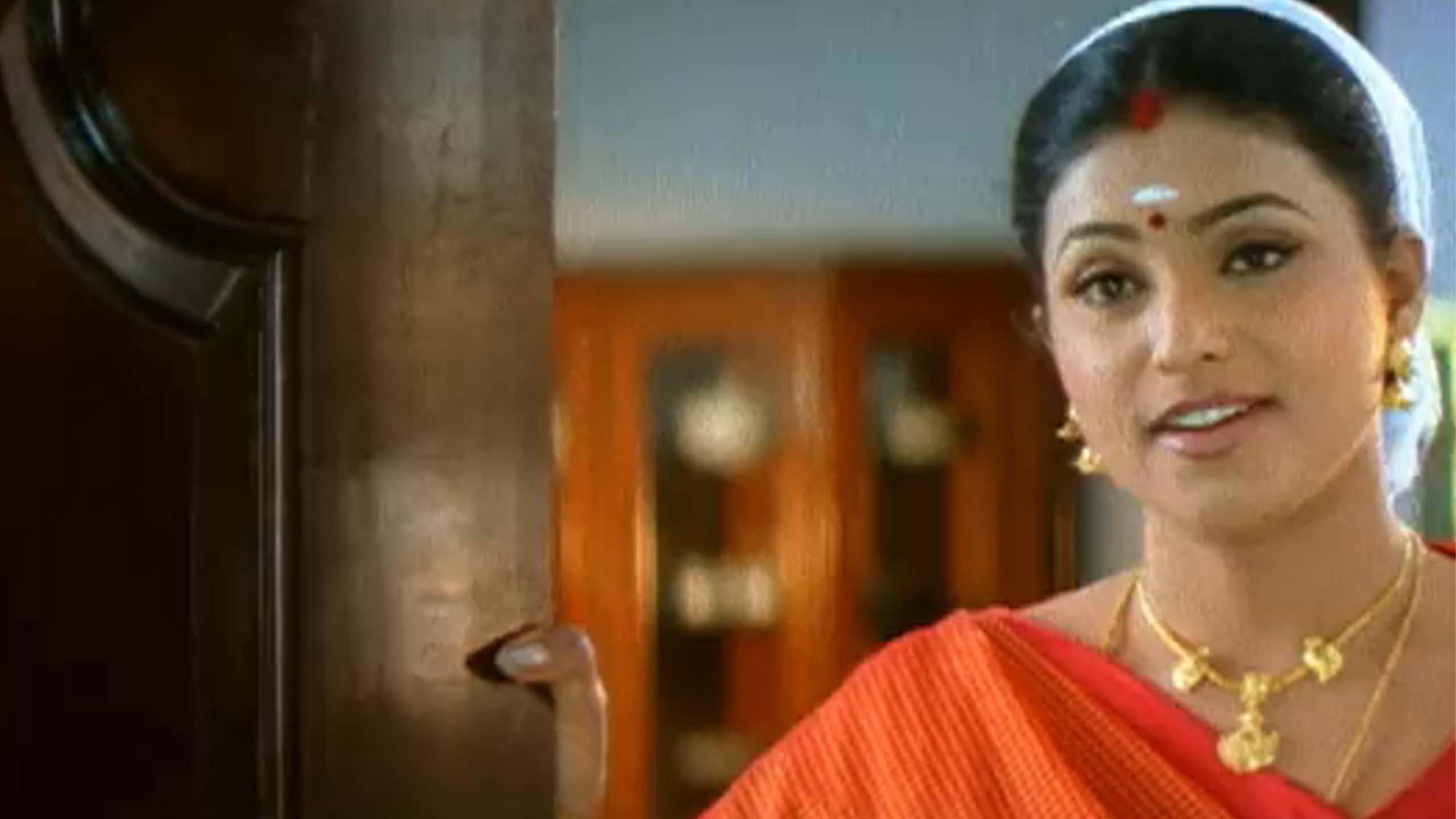 Super Kudumbam 2001 movie scene
