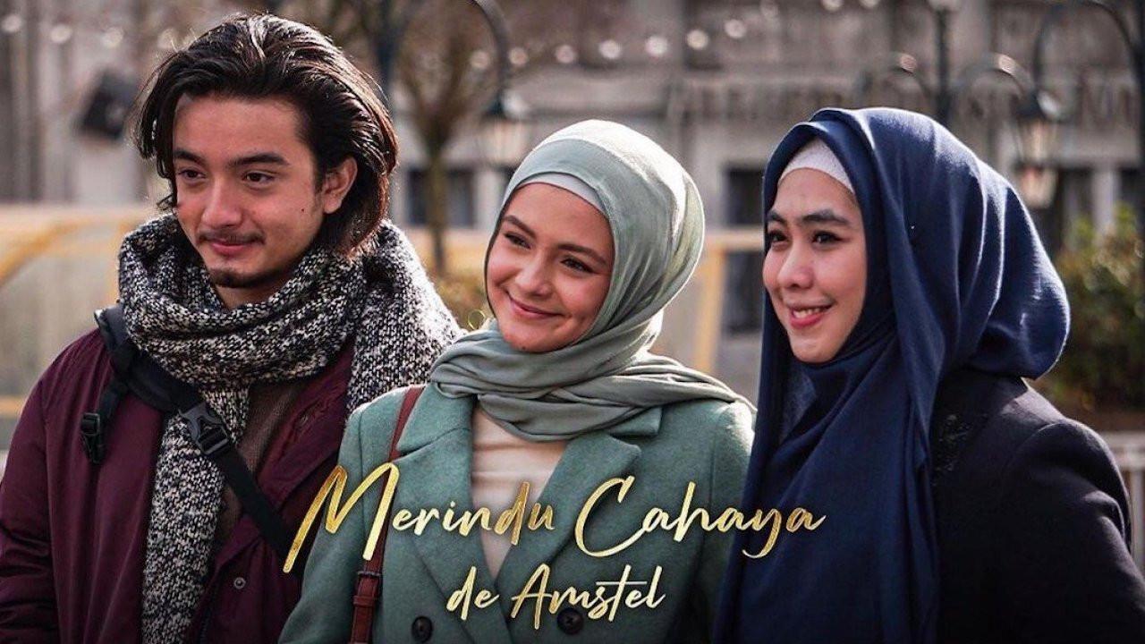 Merindu Cahaya De Amstel 2022 movie scene