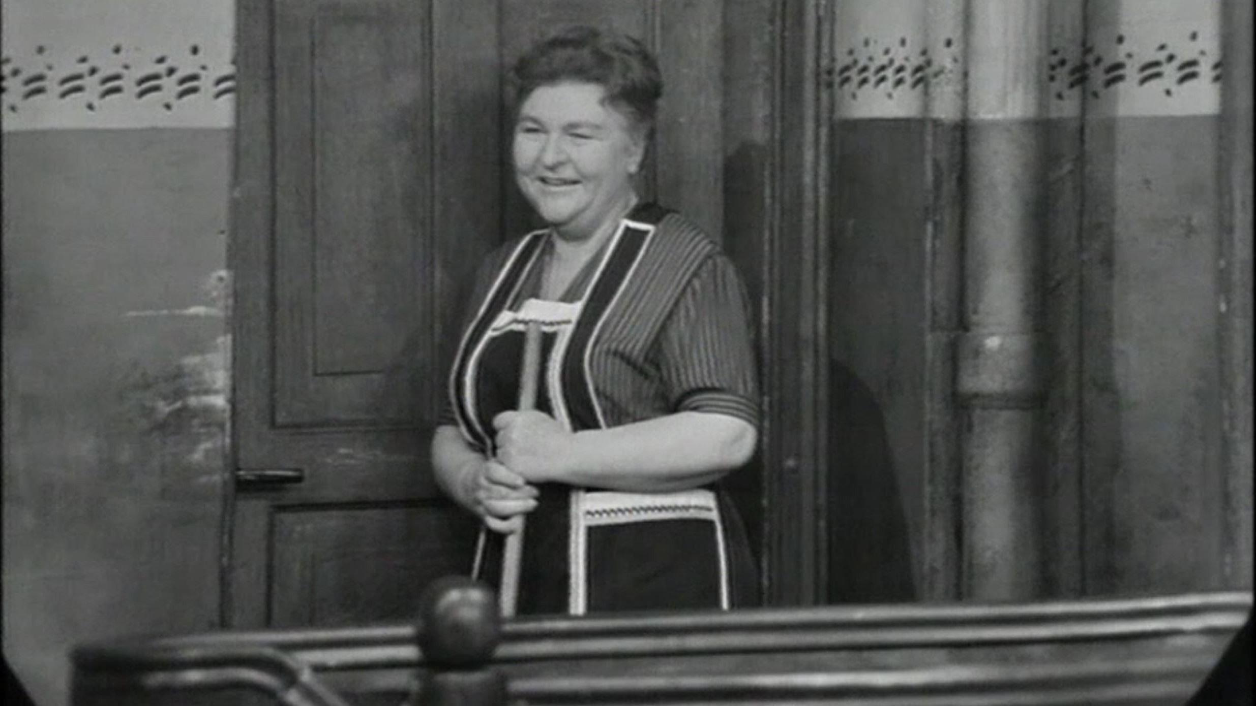 Ohnsorg Theater - Tratsch im Treppenhaus 1966 movie scene