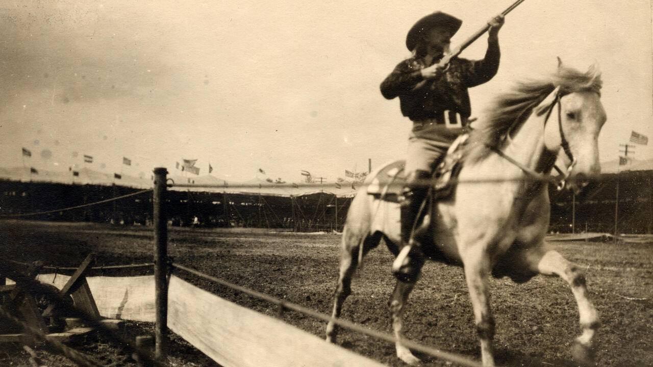 Buffalo Bill, place au spectacle ! 2021 movie scene