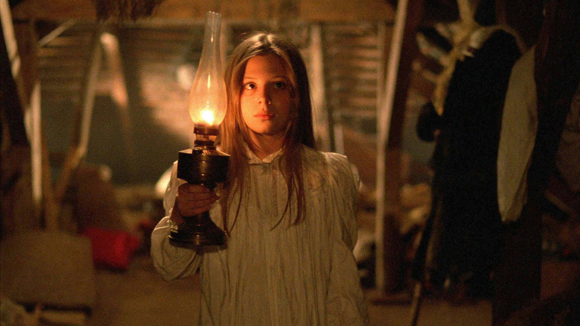 Laurin 1989 movie scene