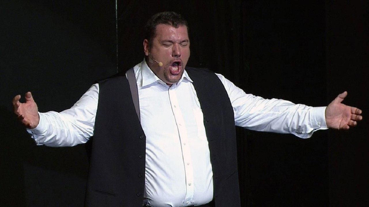 Comedy vs Opera 2016 movie scene