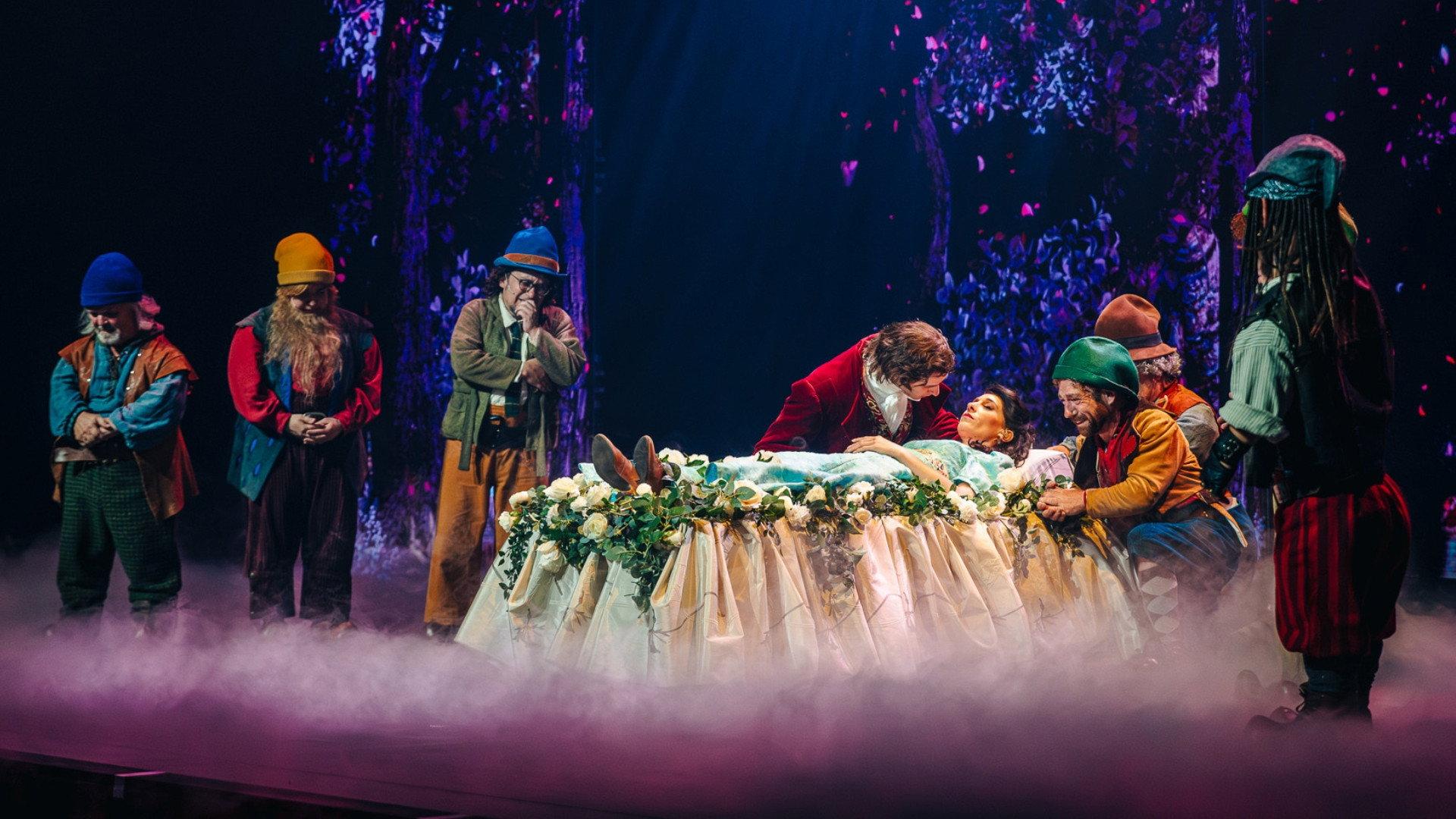 Snow White The Musical 2024 movie scene