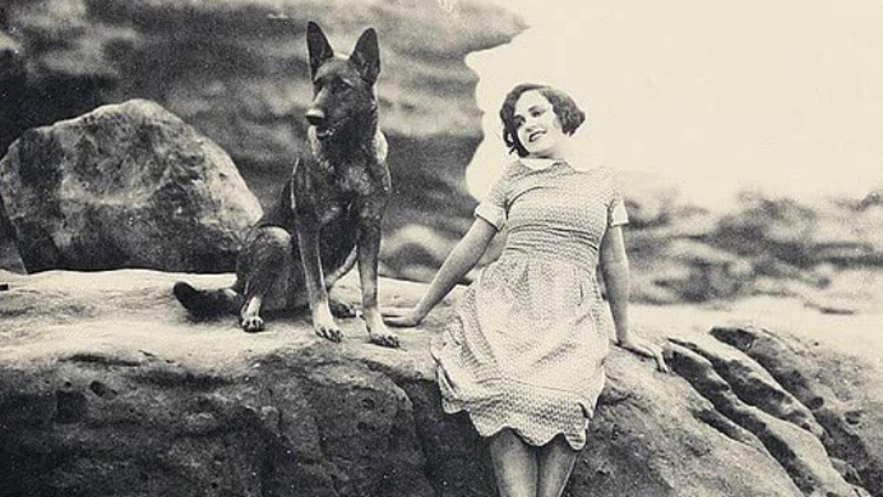 Detective K-9 1926 movie scene