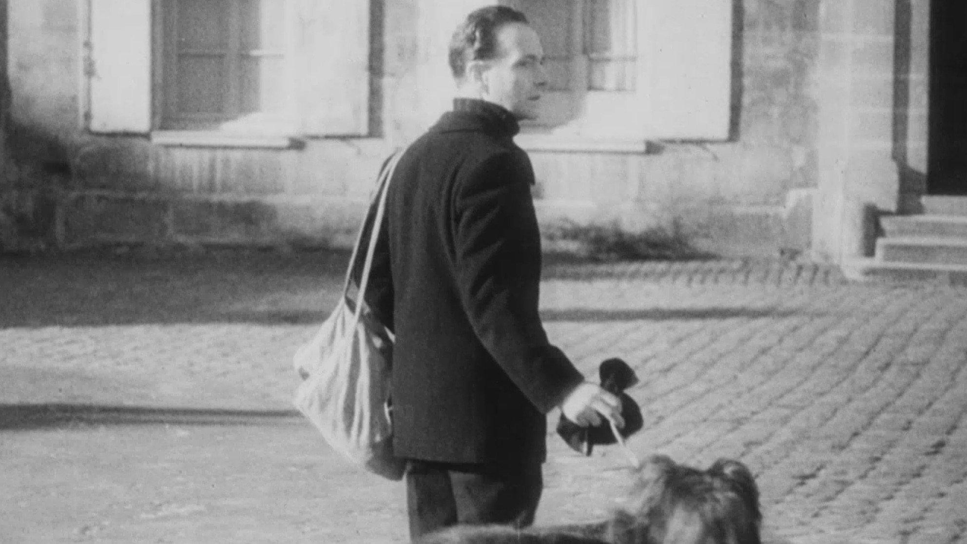 The Traveler Without Luggage 1944 movie scene