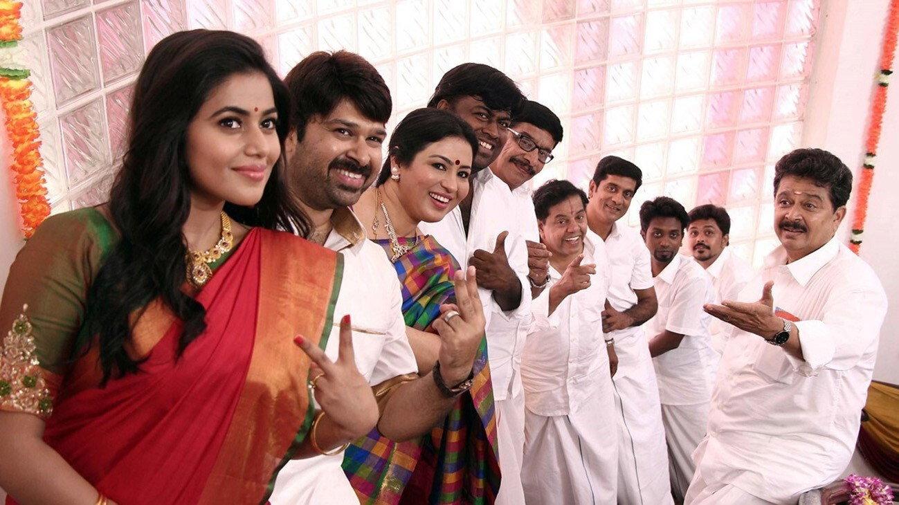 Manal Kayiru 2 2016 movie scene