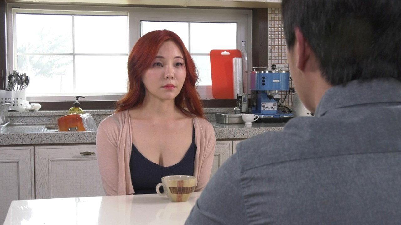 She and Auntie Live Together 2018 movie scene