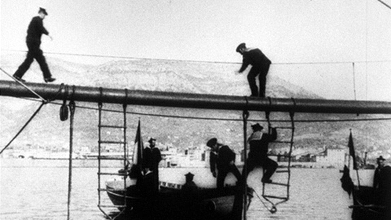 Embarquement des marins dans leurs canots 1898 movie scene