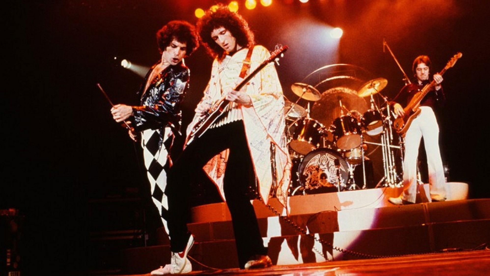 Queen: Rock the World 2017 movie scene