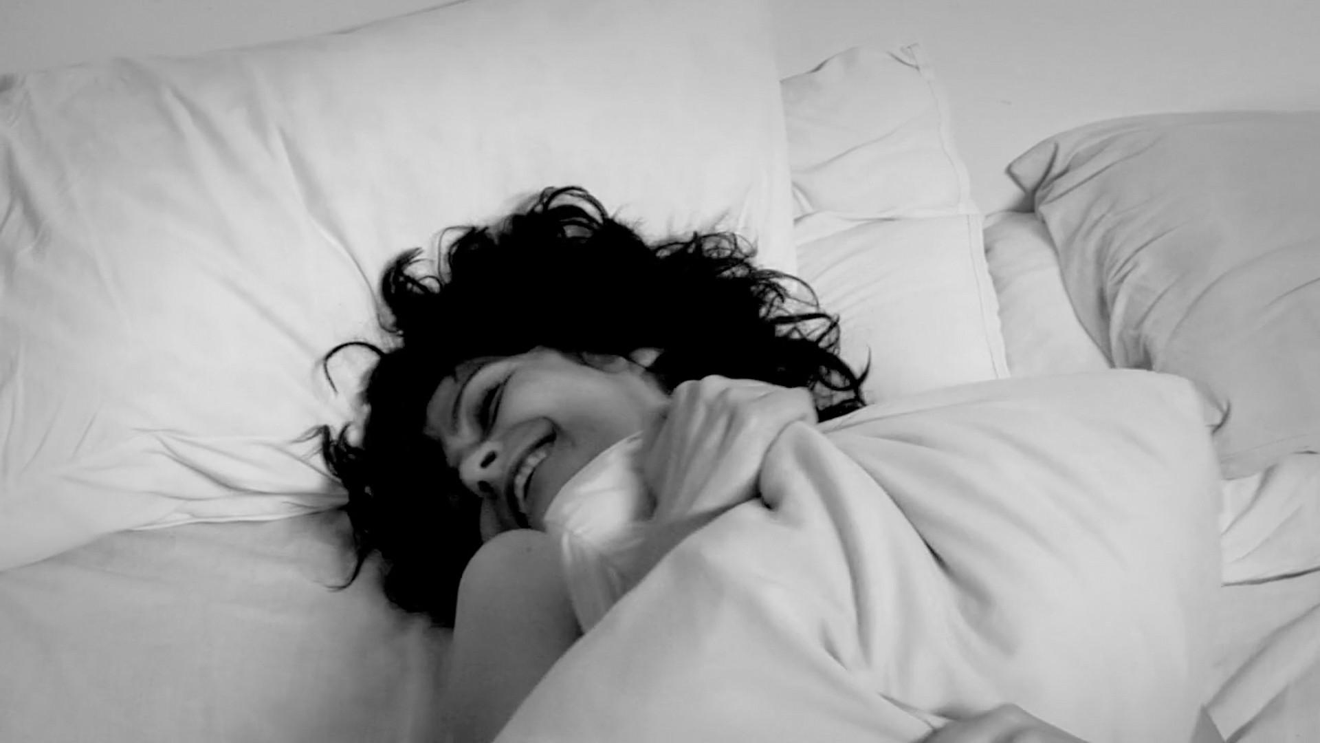 Alice na Cama 2012 movie scene