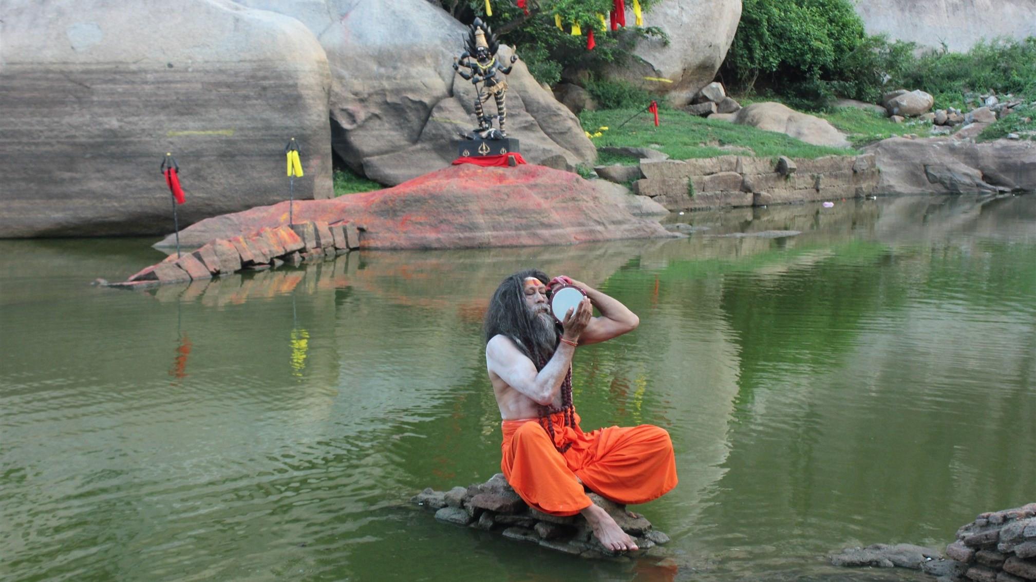 Pandimuni  movie scene