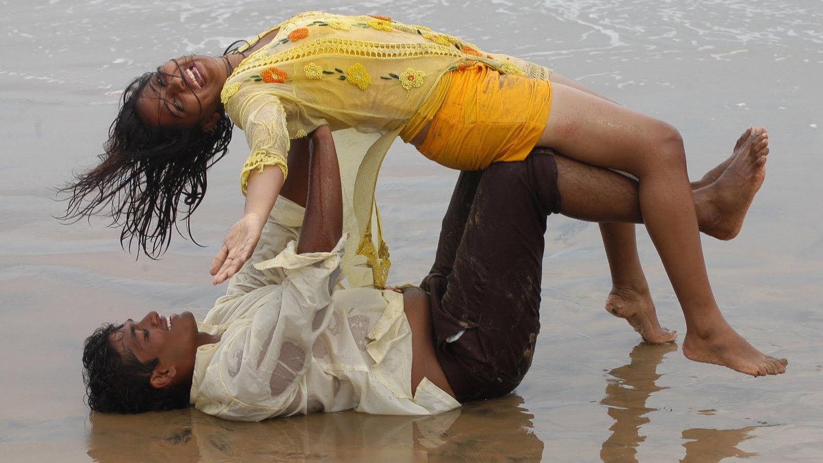 Kadhalagi 2010 movie scene