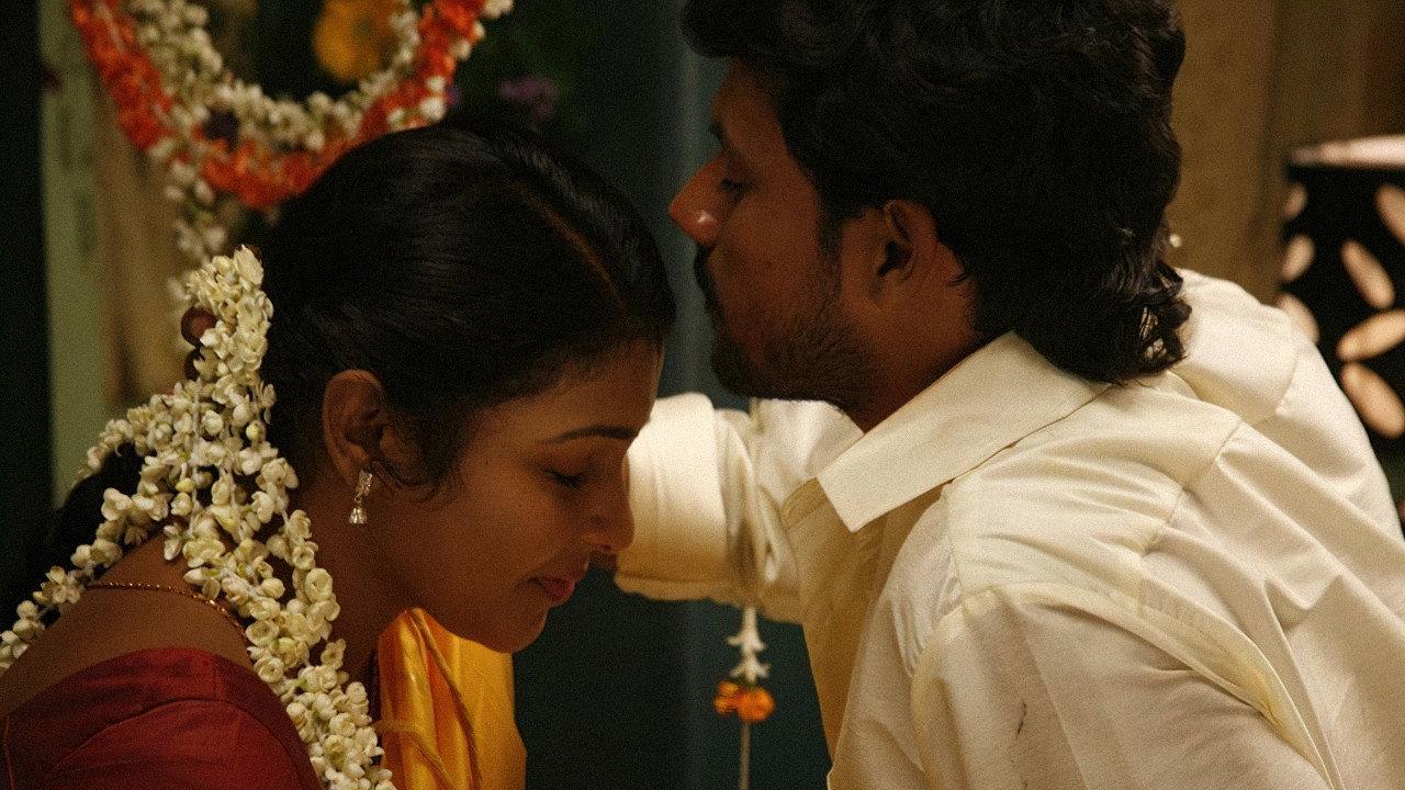 Retta Vaalu 2014 movie scene