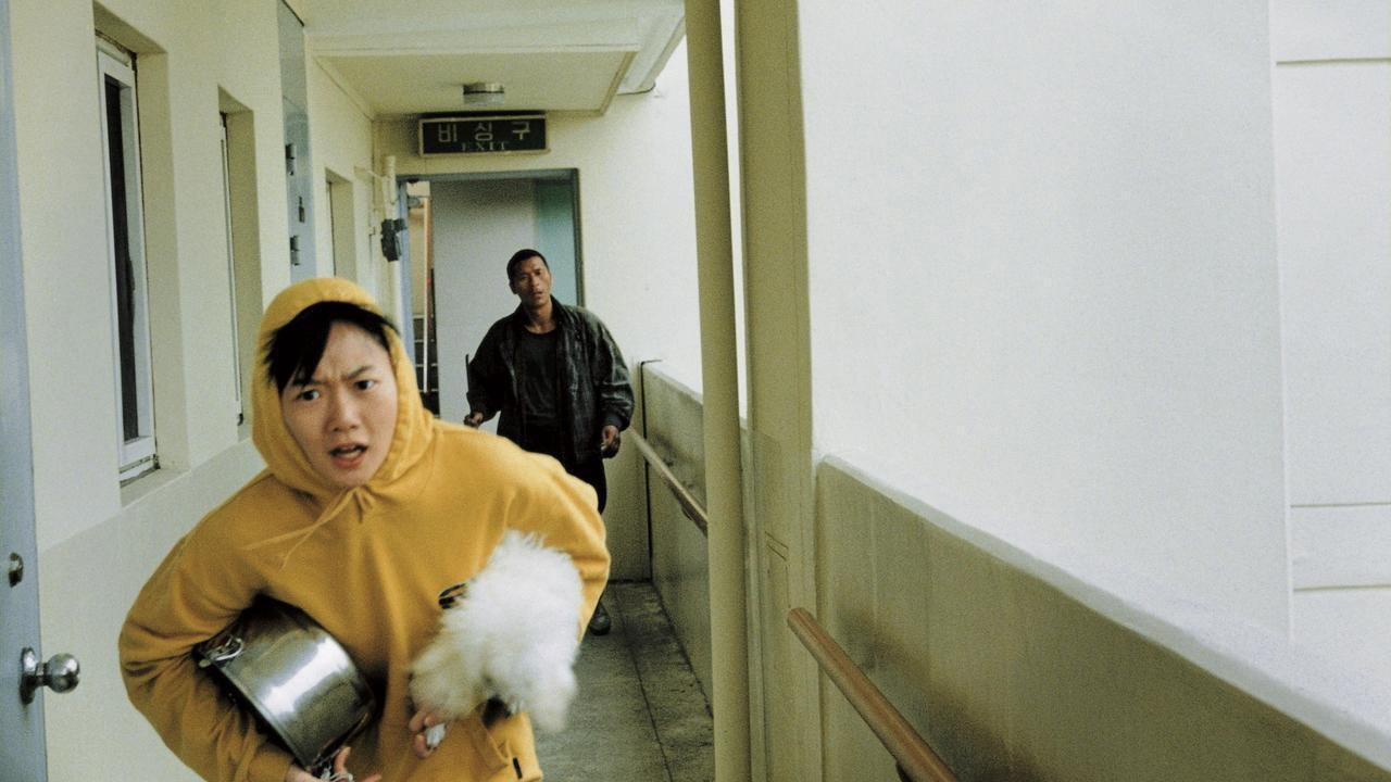 Barking Dogs Never Bite 2000 movie scene