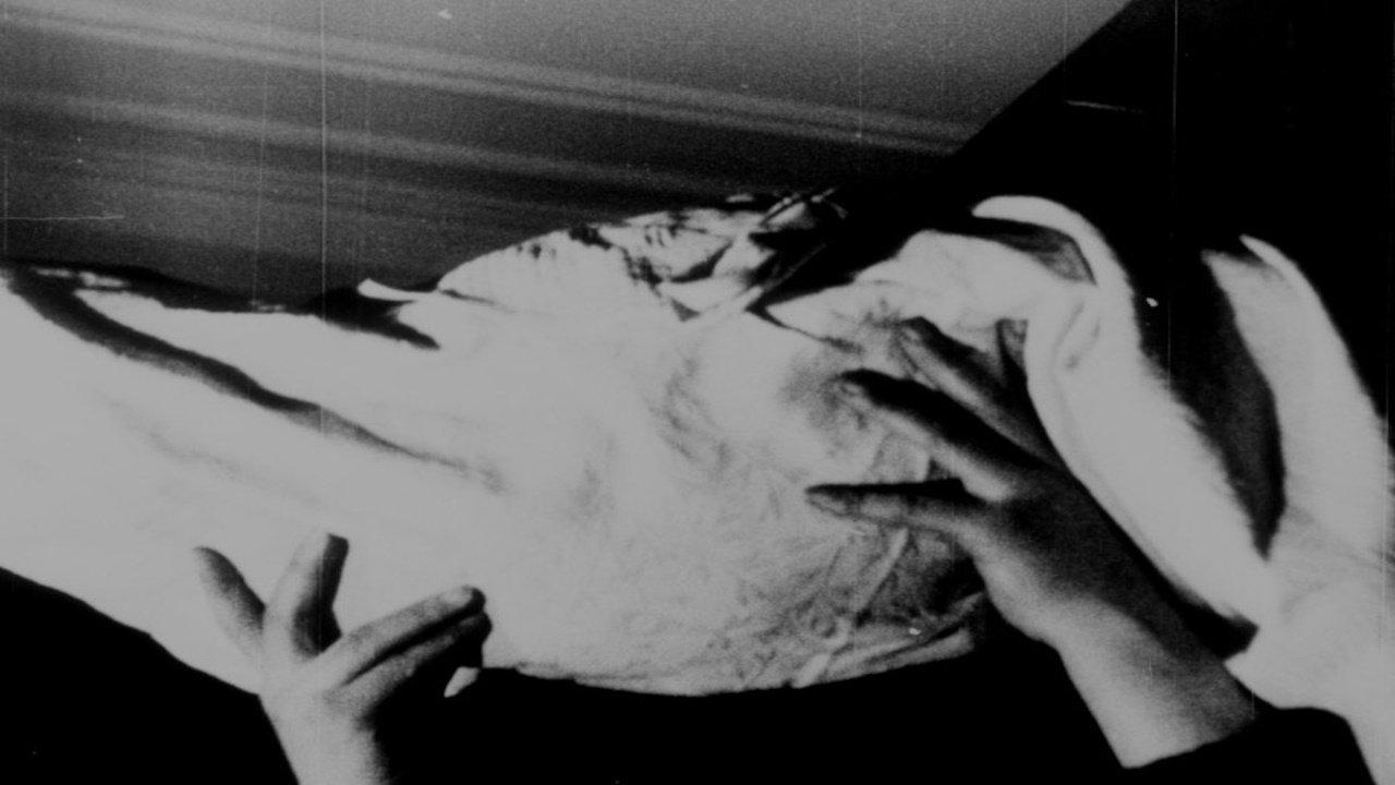 Kino-Pravda No. 18: A Movie-Camera Race Over 299 Metres and 14 Minutes and 50 Seconds in the Direction of Soviet Reality 1924 movie scene
