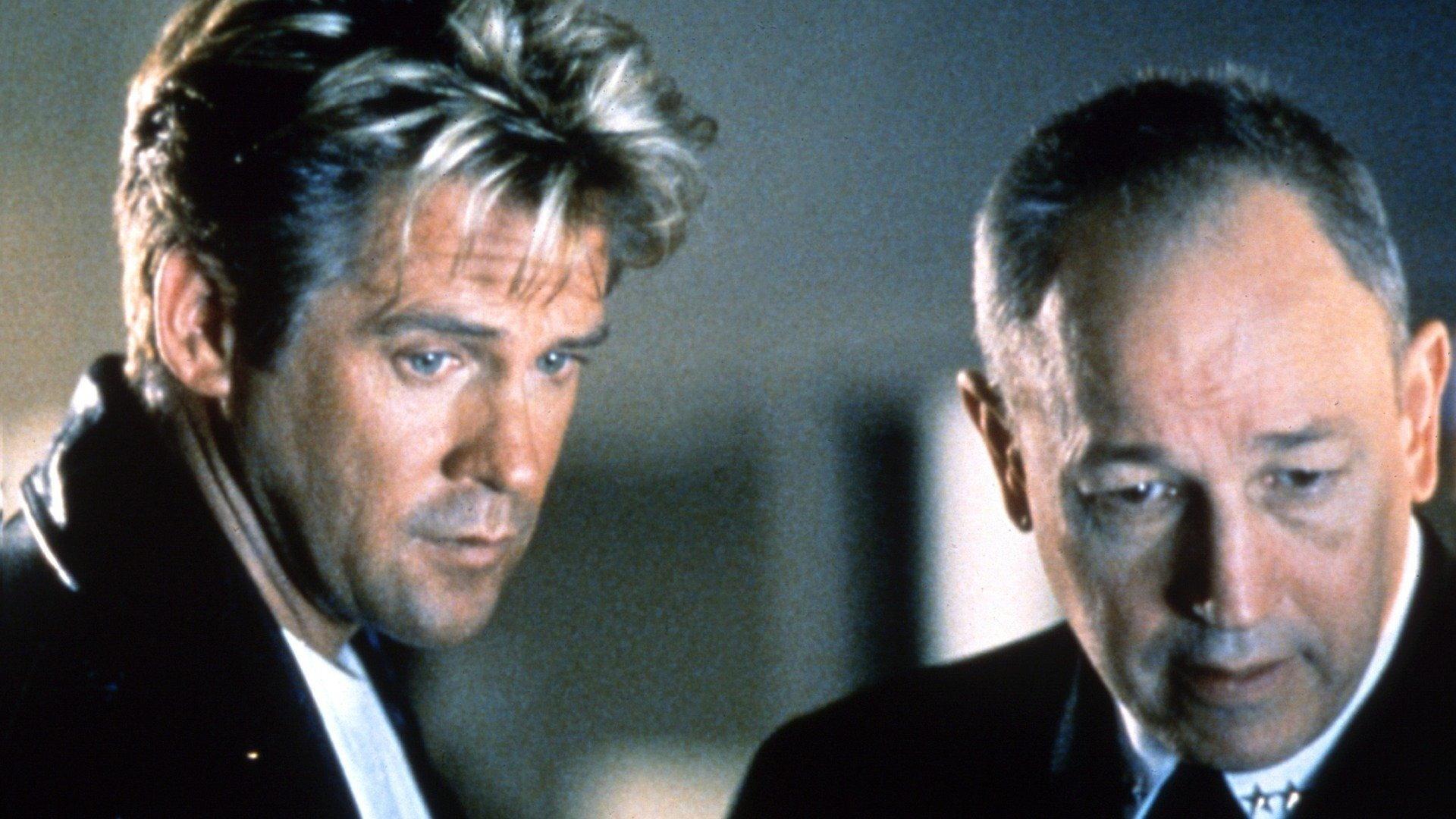 Crash Dive 1997 movie scene