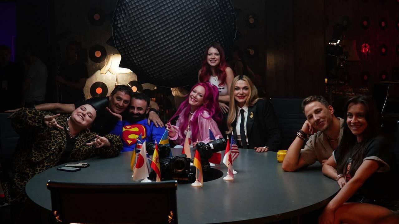 10 Little Bloggers 2025 movie scene