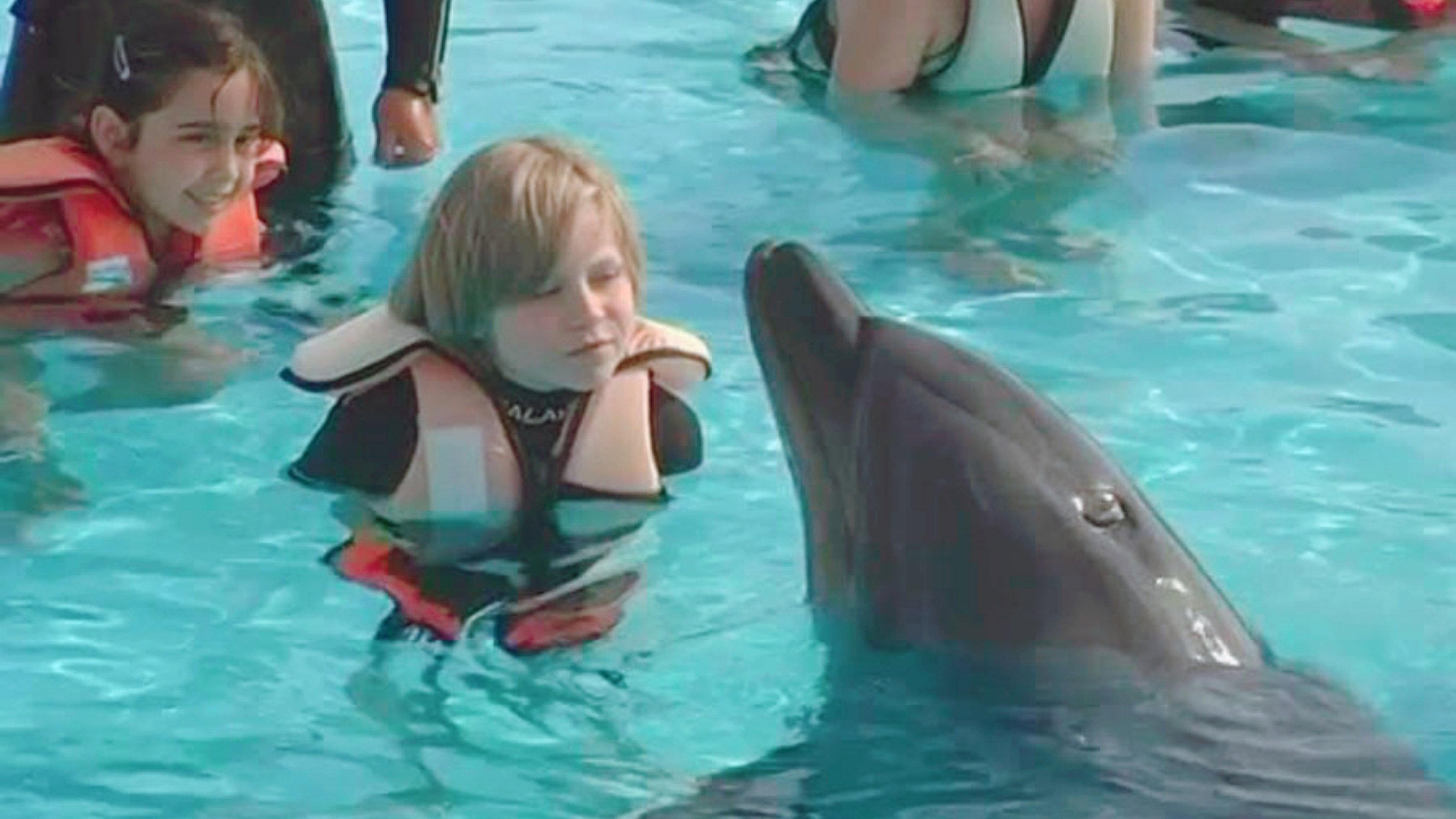 Saving Flipper 2009 movie scene
