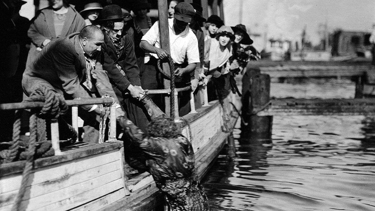 A Day's Pleasure 1919 movie scene