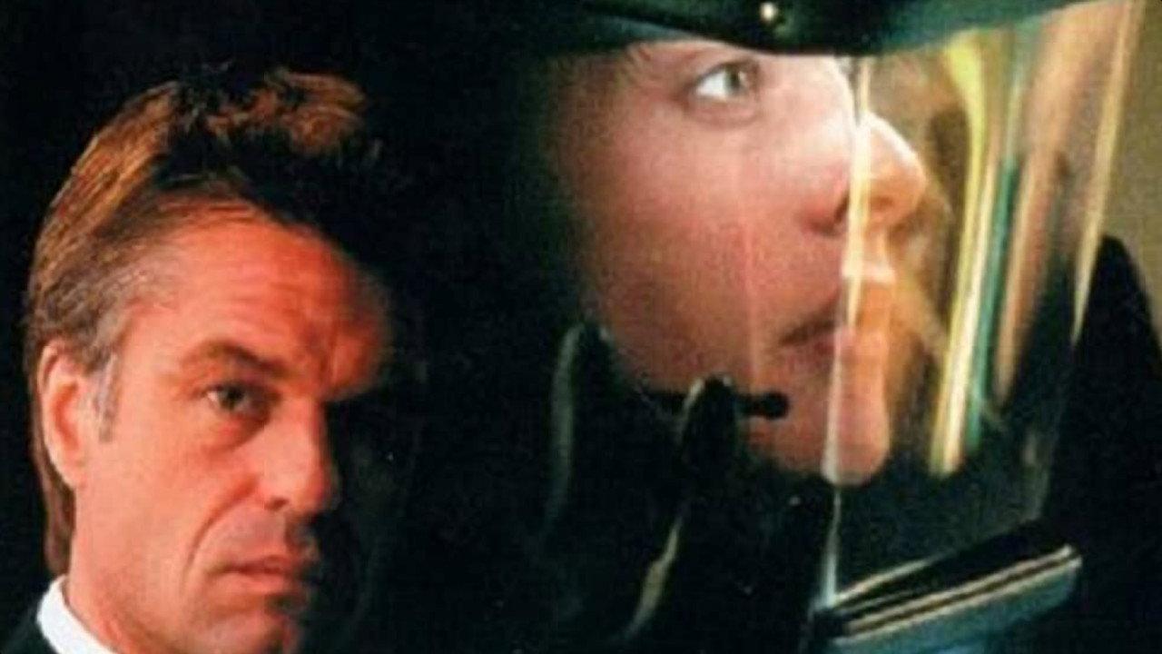 Quarantine 2000 movie scene