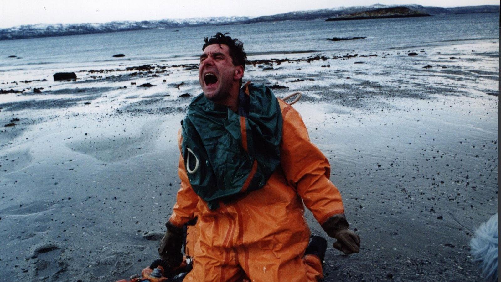 72 Meters 2004 movie scene
