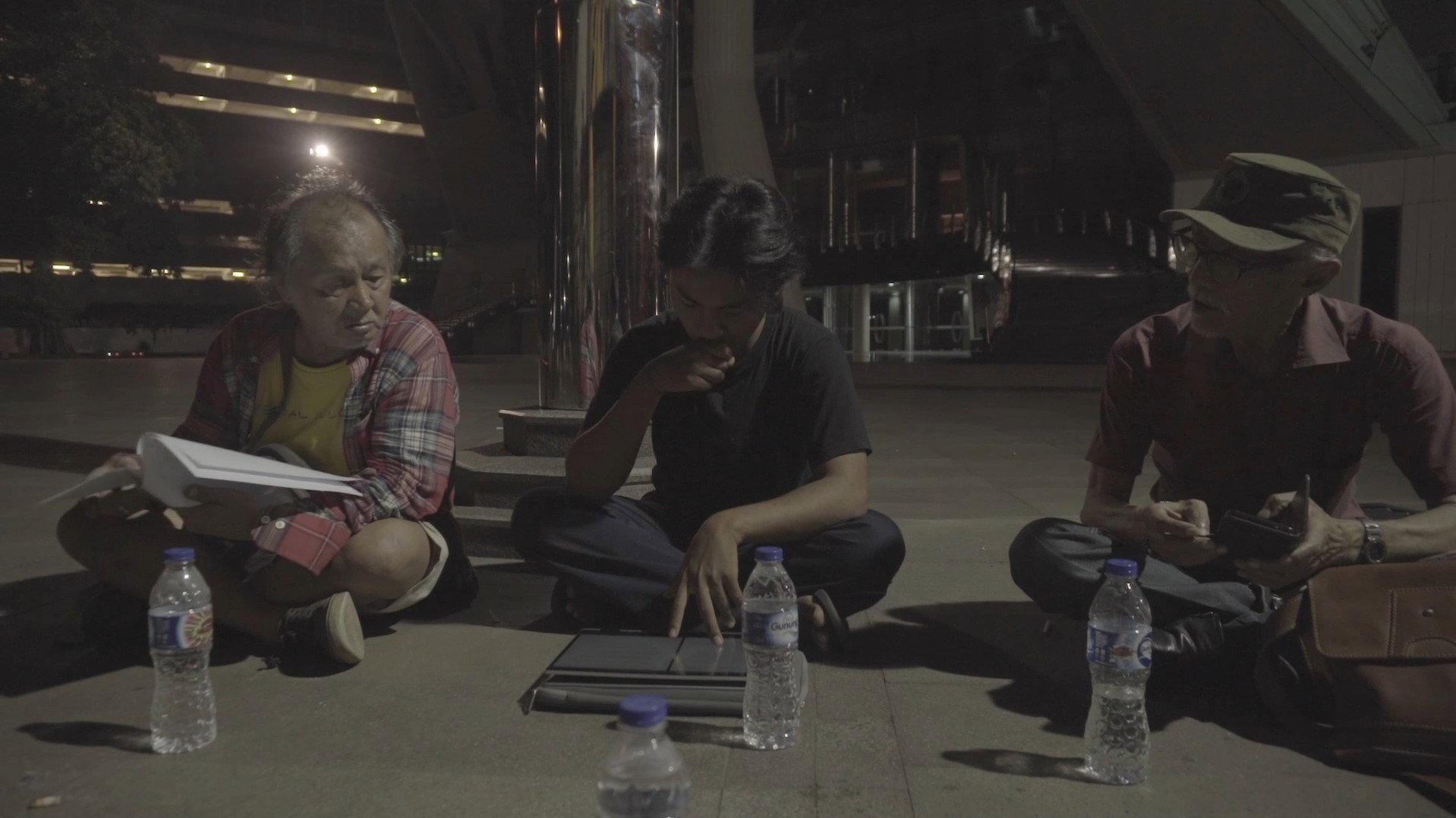 Joko & Bowo: Reading Vol. 1 movie scene