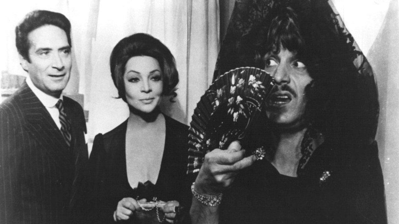 Five Pillows for One Night 1974 movie scene