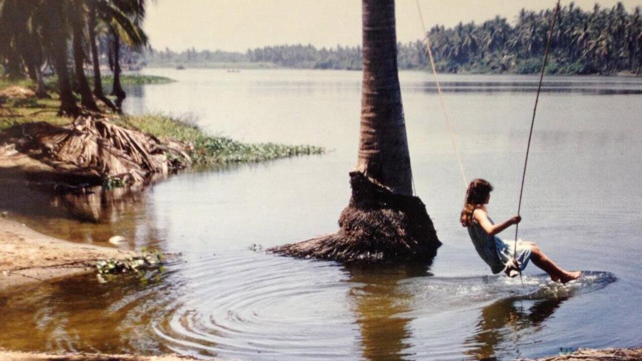 An Island Surrounded by Water 1986 movie scene