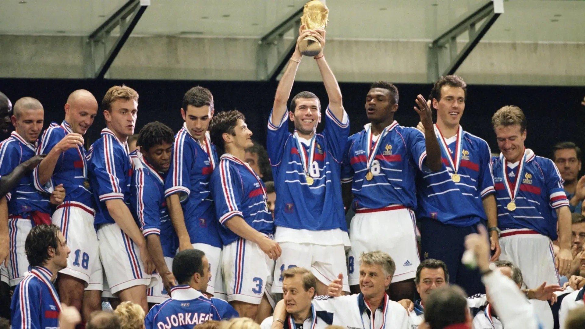 Les yeux dans les Bleus 1998 movie scene