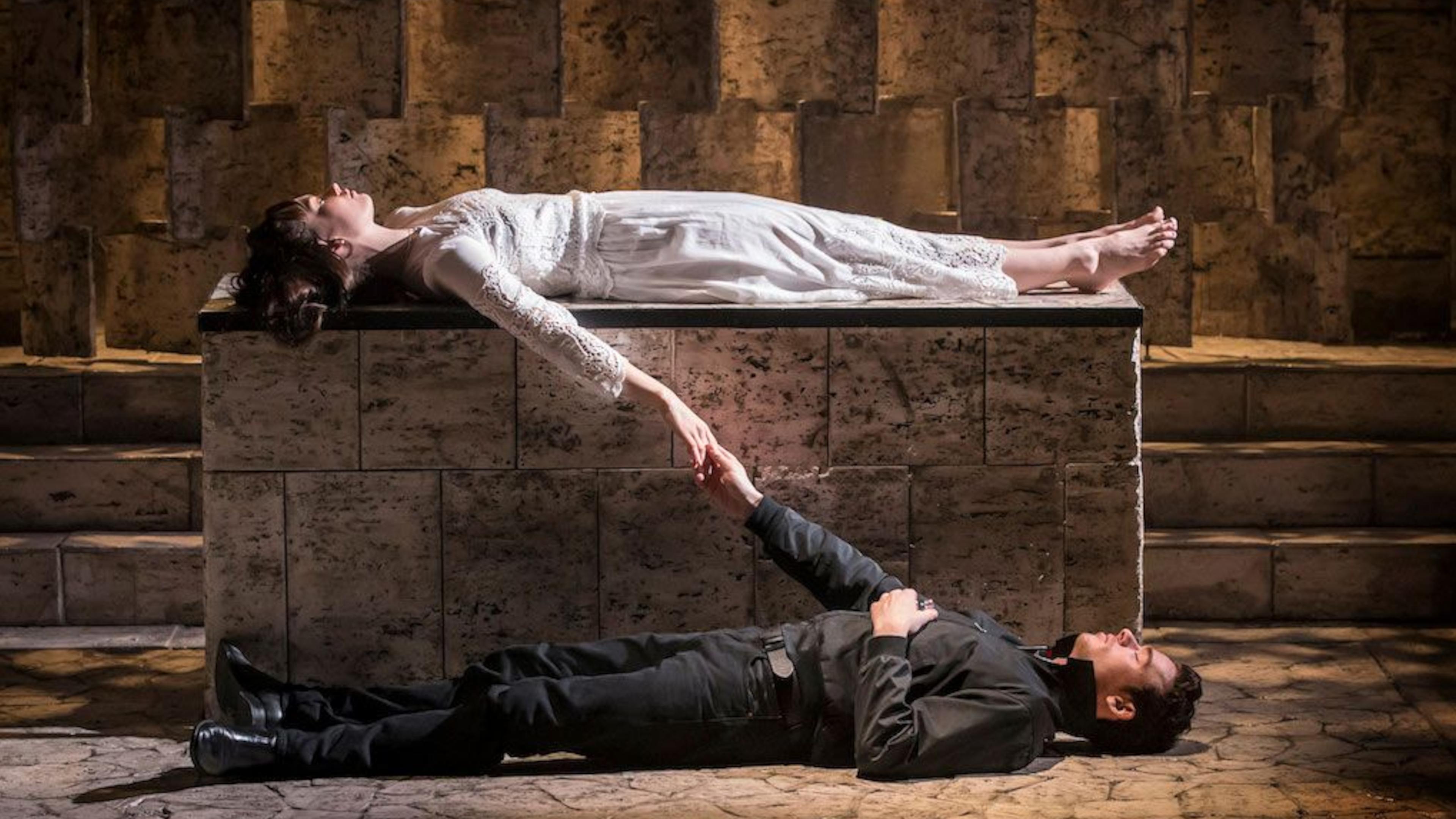 Branagh Theatre Live: Romeo and Juliet 2016 movie scene