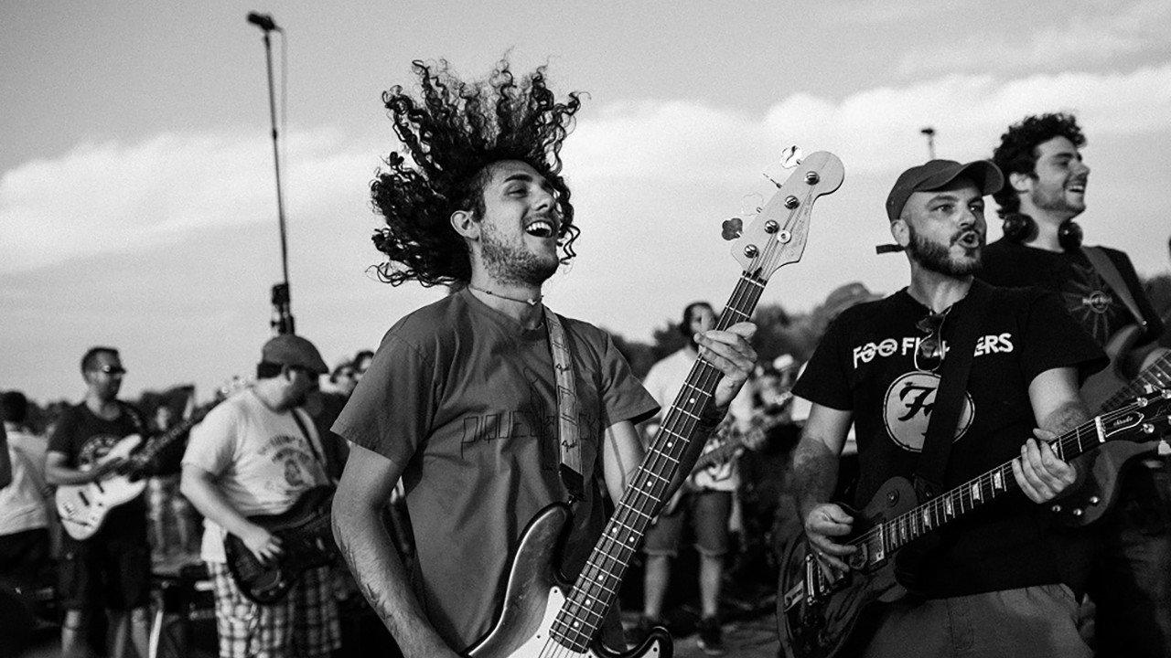 Rockin' 1000, le plus grand groupe de rock au monde 2020 movie scene