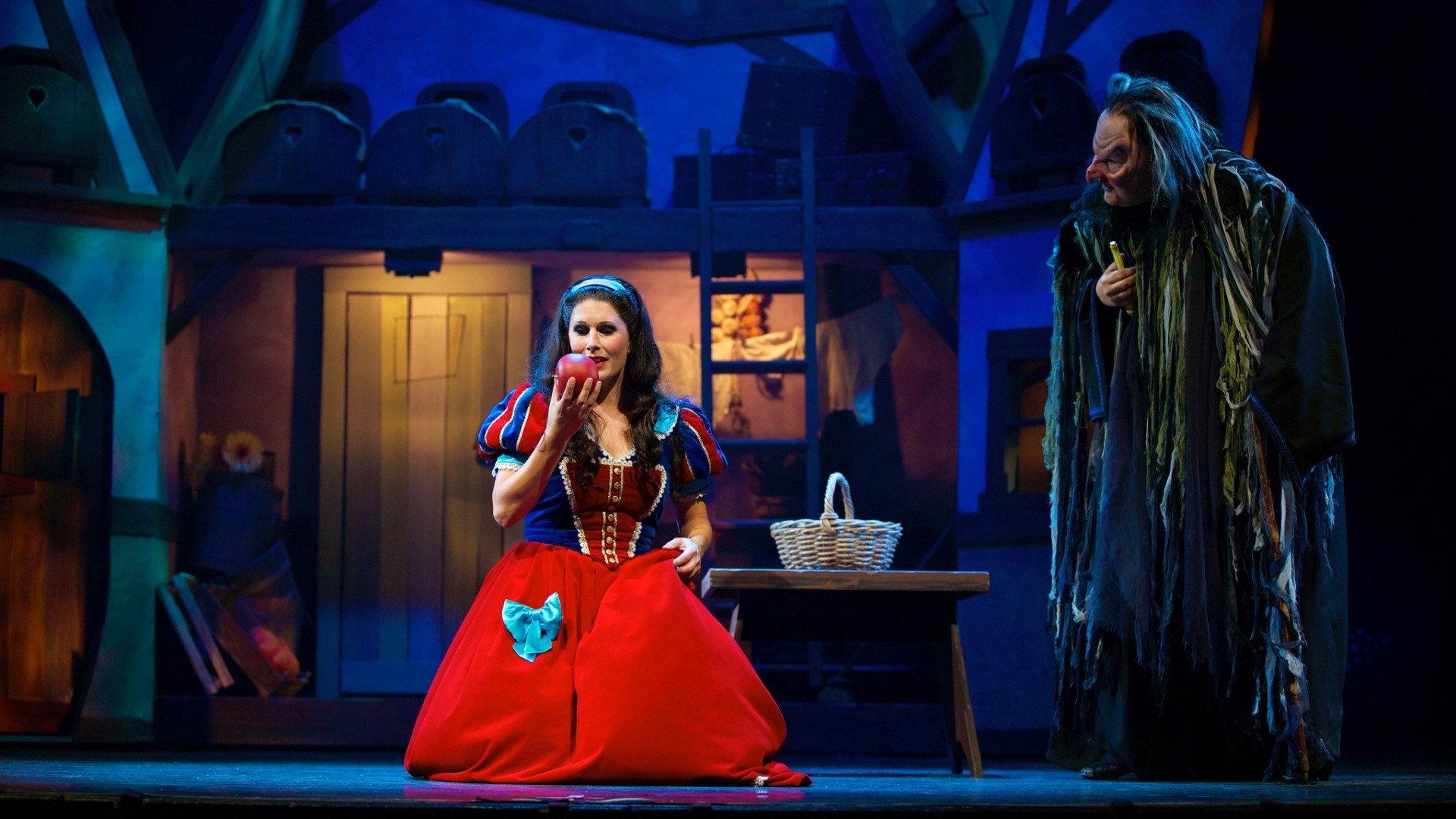 Snow White The Musical 2015 movie scene