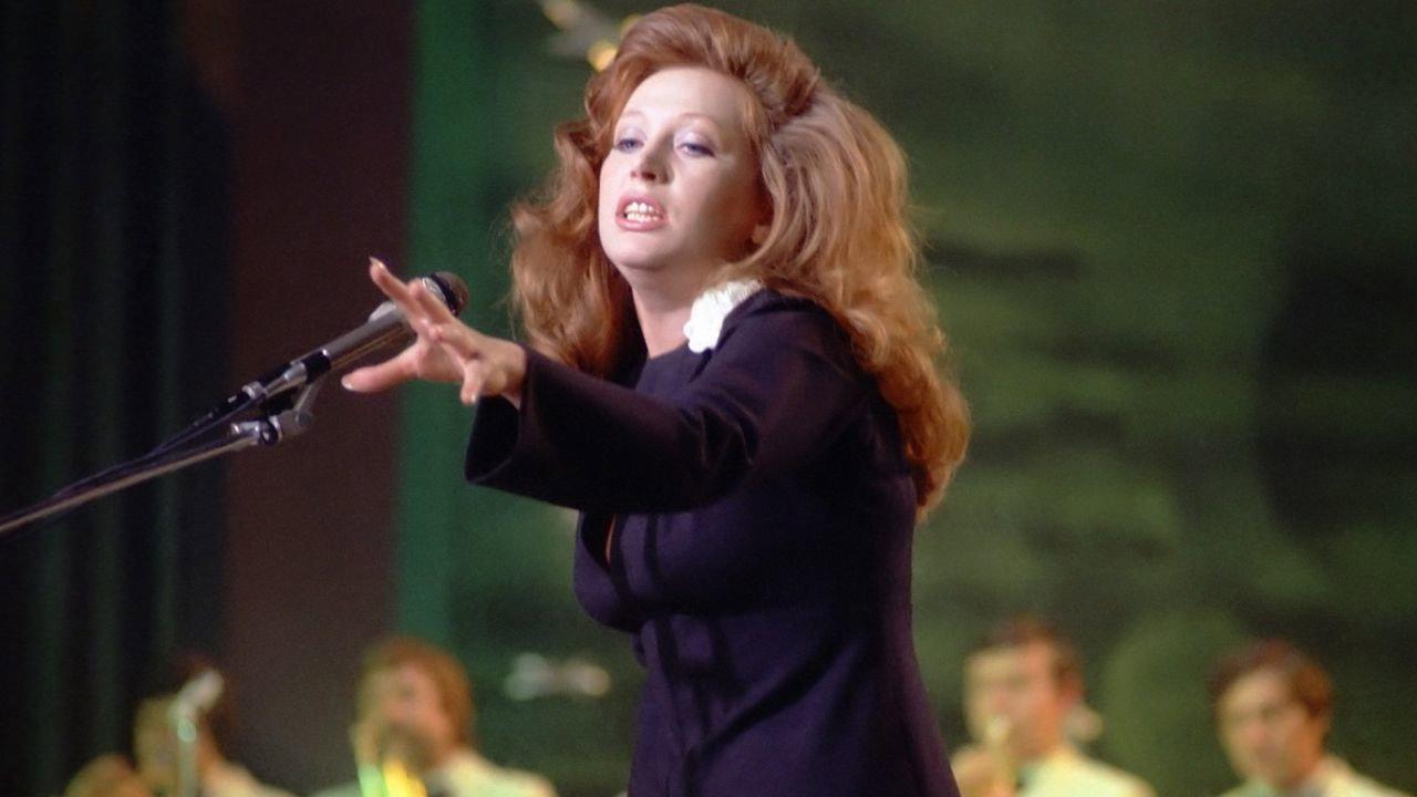 A Woman That Sings 1979 movie scene