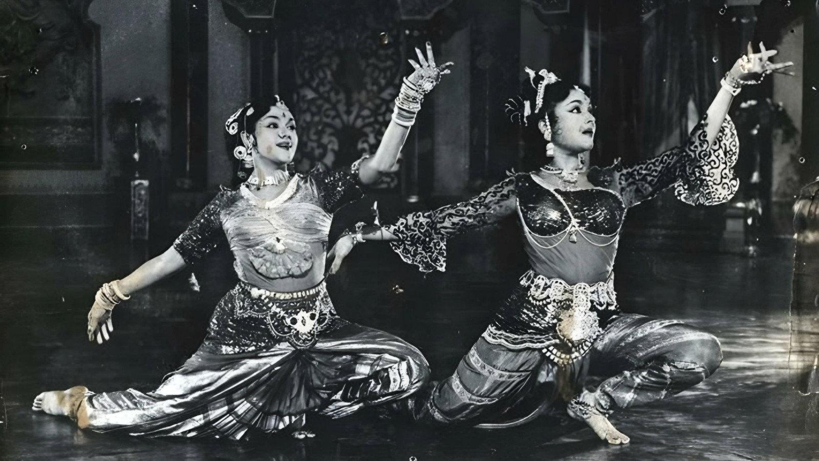 Raj Tilak 1958 movie scene