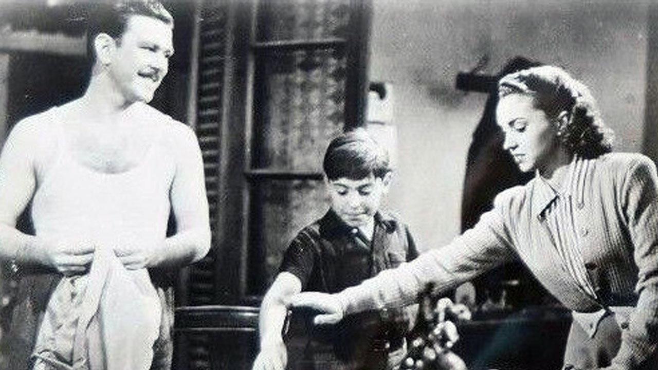 Hombres a precio 1950 movie scene