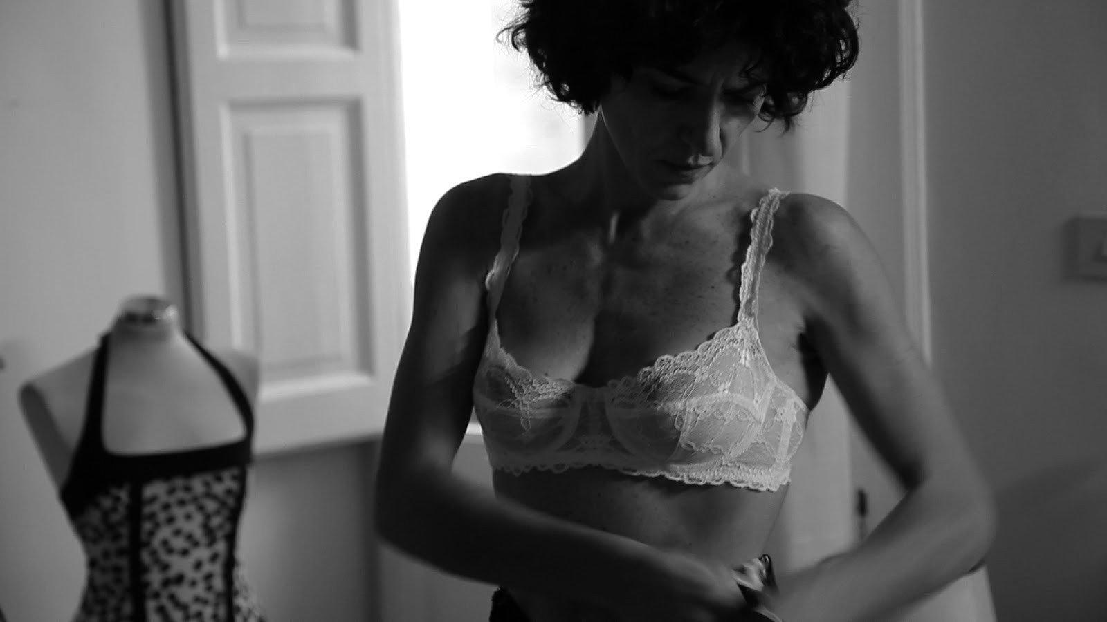 Arianna 2012 movie scene