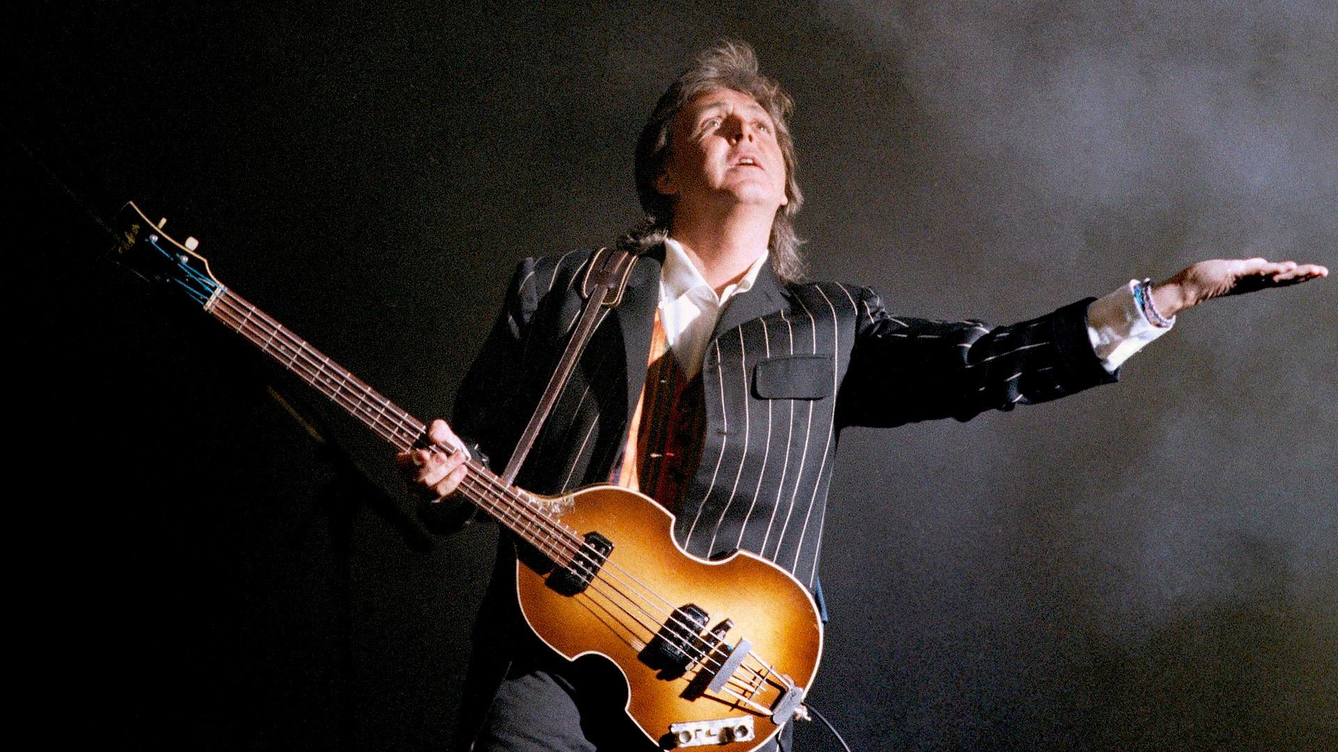 Paul is Live in Concert on The New World Tour 1994 movie scene