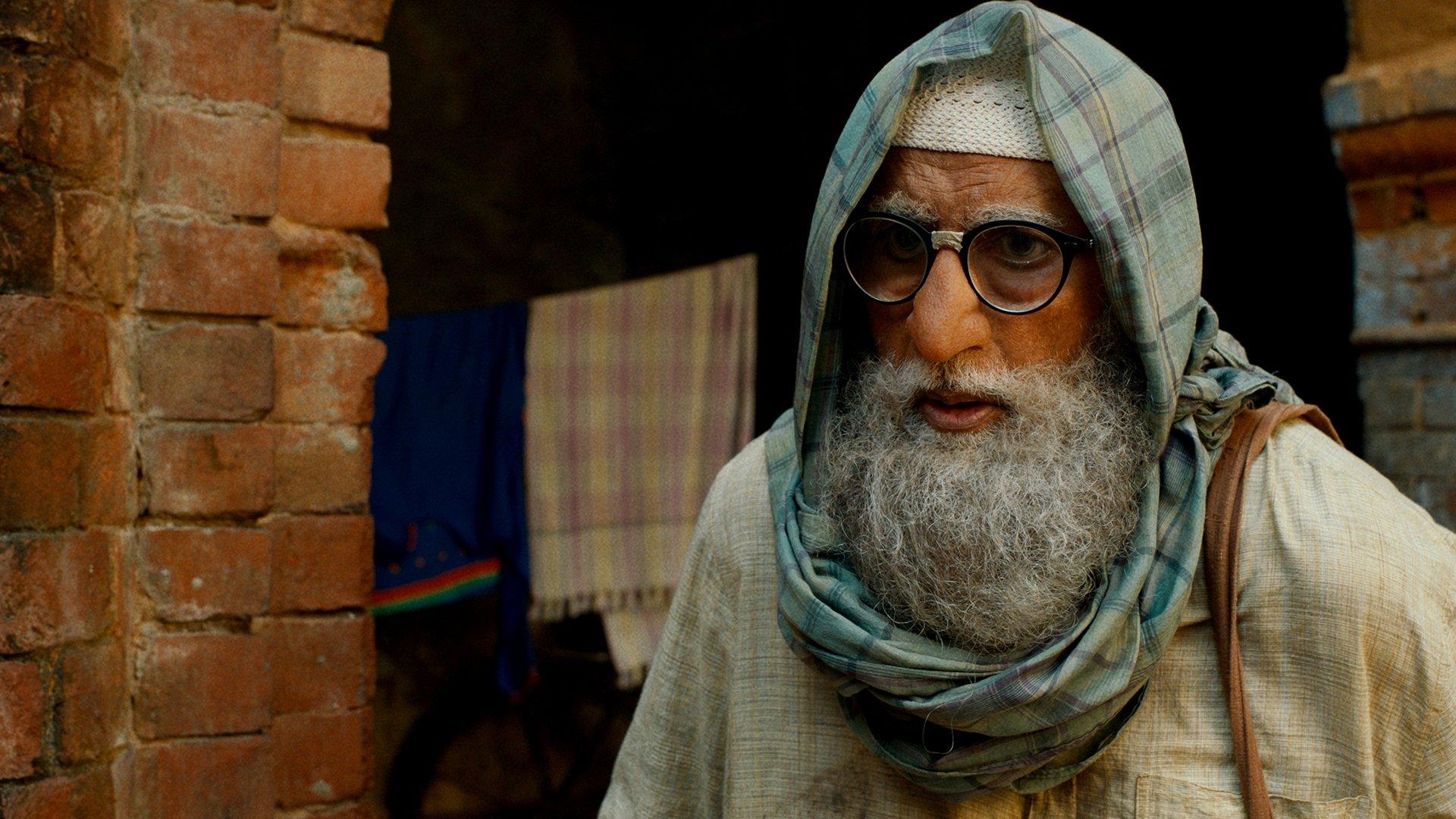 Gulabo Sitabo 2020 movie scene