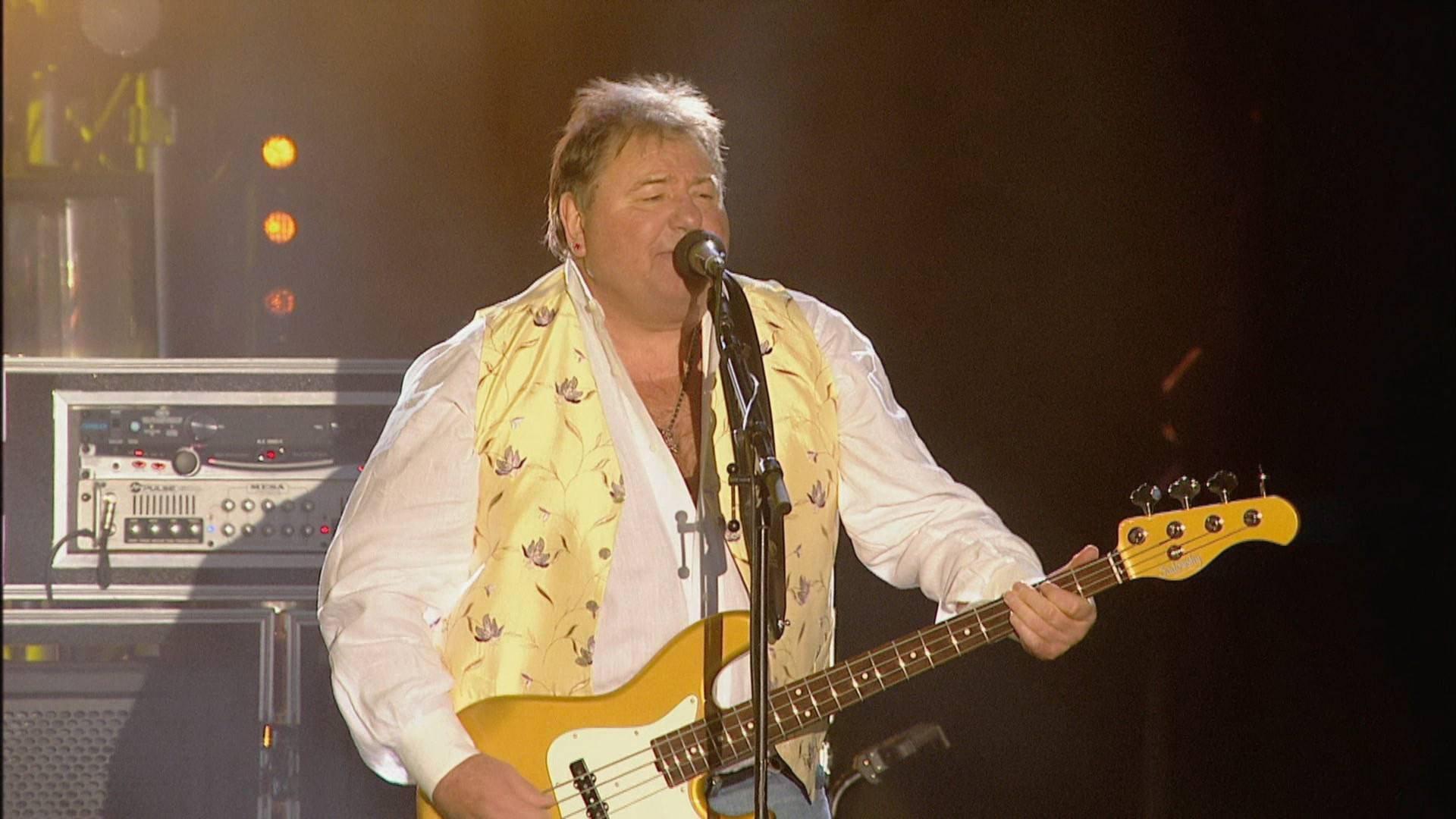 Emerson, Lake & Palmer - 40th Anniversary Reunion Concert 2011 movie scene
