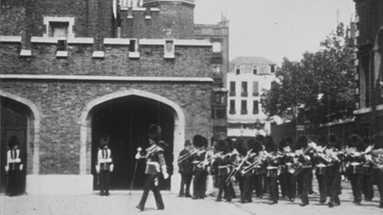 Garde montante au palais de Buckingham 1896 movie scene