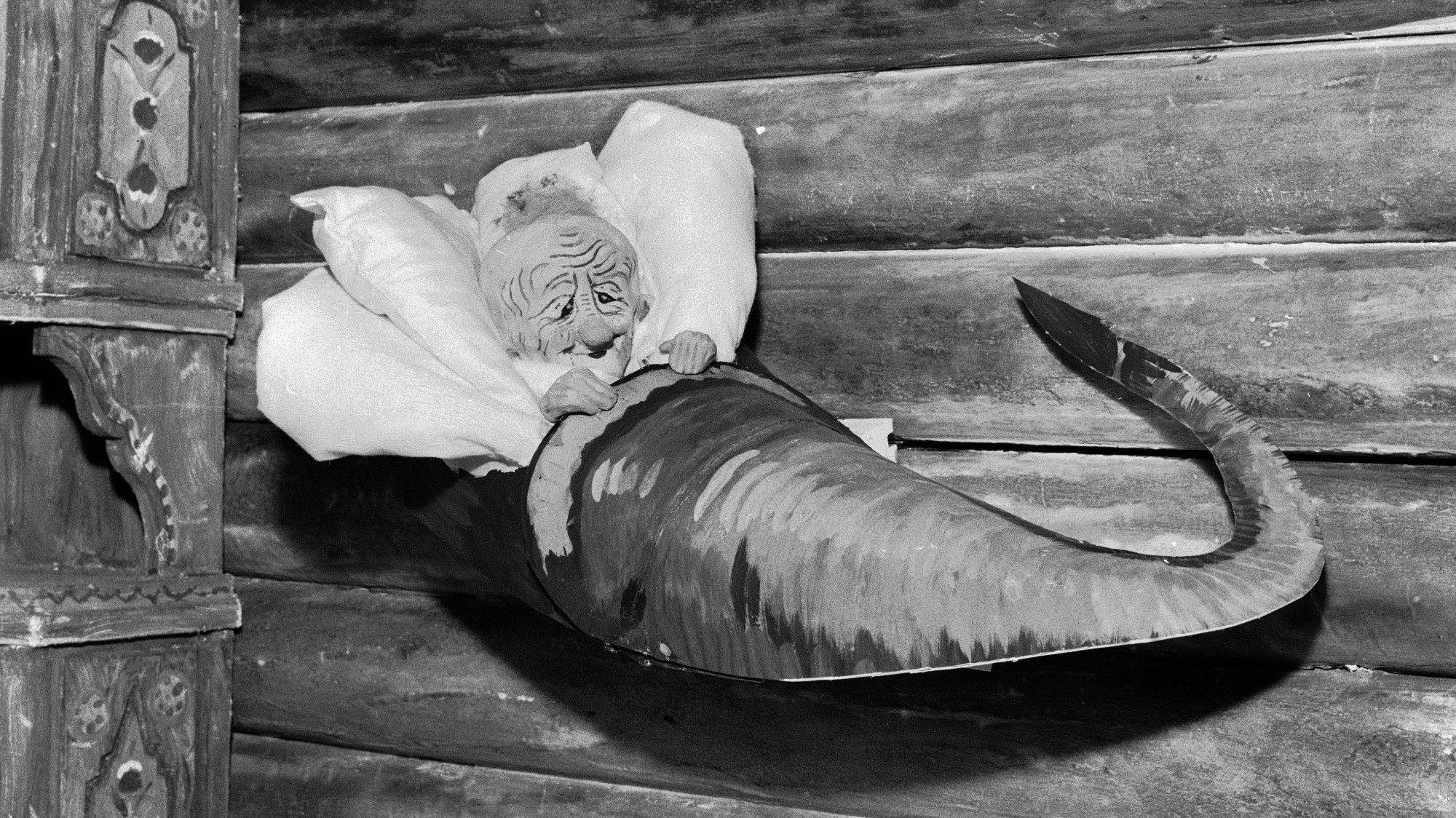 The Seventh Master of the House 1966 movie scene