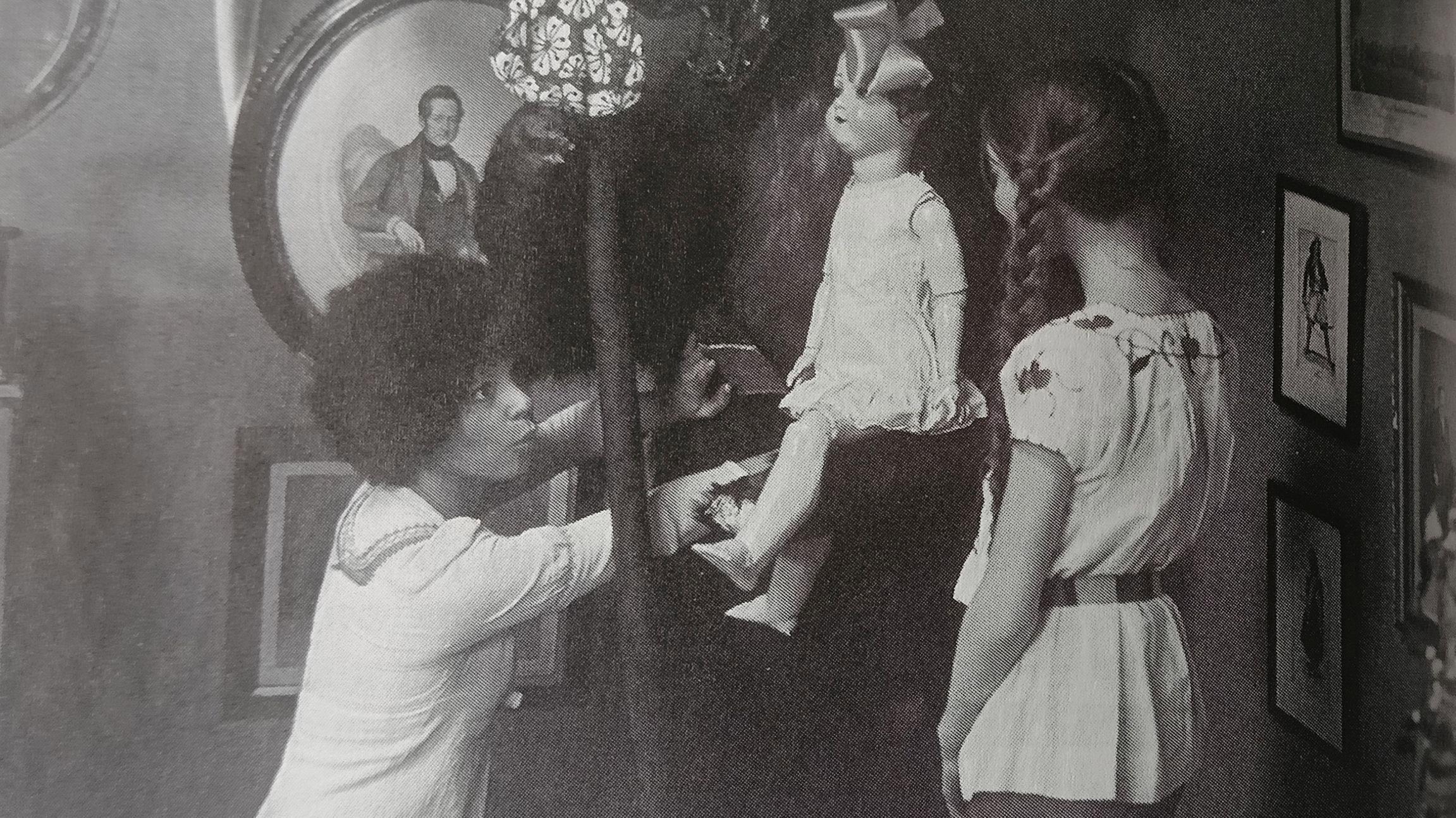 Wondershop 1974 movie scene